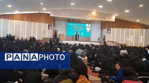 اعزام دختران مشهدی به سرزمین راهیان نور