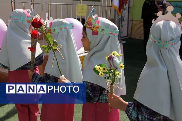 جشن شکوفه‌ها در مدارس بهارستان‌دو؛ آغاز سفری تازه برای کلاس اولی‌ها