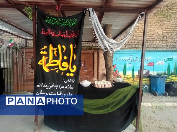 عطر فاطمی در فضای آموزش دبیرستان میرزا جعفر سروقد با برپایی ایستگاه صلواتی 