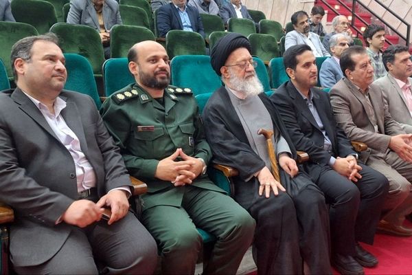 معلم، فانوس راه نسل‌هاست