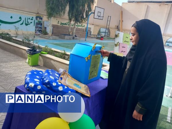 برگزاری بهار همدلی شکوه مهربانی جشن نیکوکاری در دبیرستان عفت
