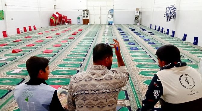 توزیع ۱۰۰ بسته نوشت‌افزار میان دانش‌آموزان بی‌بضاعت لنده در قالب پویش «هم‌کلاسی مهربان ۶»