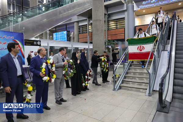 بازگشت طلایی‌پوشان بلندقامت دانش‌آموز ایران با کاپ قهرمانی