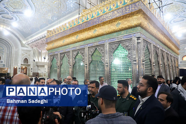 تجدید میثاق وزیر آموزش و پرورش و جمعی از معلمان با آرمان‌های امام خمینی(ره)