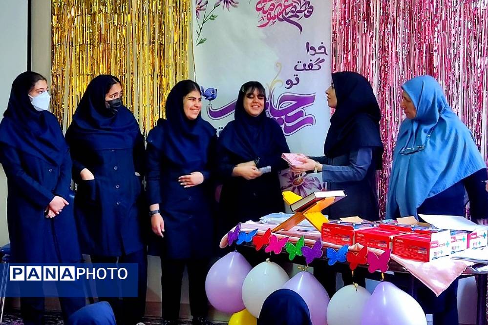 جشن دهه کرامت در دبیرستان دوره‌ اول کوثر رودهن 