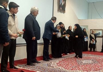 مراسم تقدیر از مادران با حضور مدیر آموزش و پرورش ناحیه دو شهرری در دبیرستان شاهد علامه طباطبایی