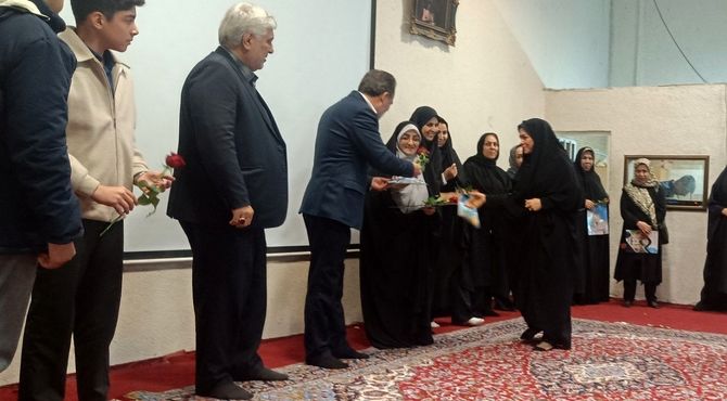 مراسم تقدیر از مادران با حضور مدیر آموزش و پرورش ناحیه دو شهرری در دبیرستان شاهد علامه طباطبایی