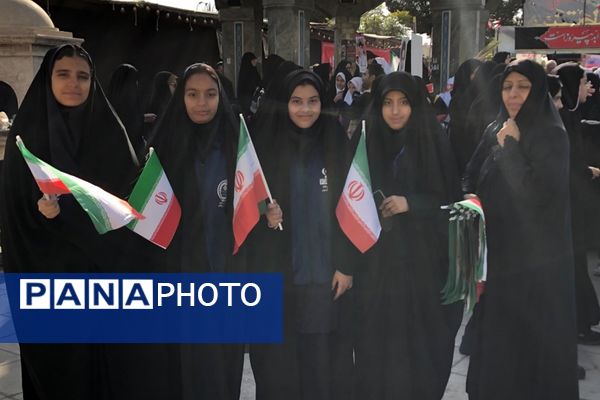 اجتماع عظیم دانش آموزان ناحیه دو شهرری به مناسبت یوم الله ۱۳ آبان در میدان نماز