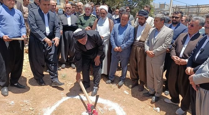 آئین کلنگ زنی مدرسه ۶ کلاسه در روستای نوروز آباد 
