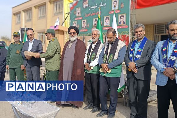 همایش «وطن‌یار»؛ تجدید عهد دانش‌آموزان ورامینی با شهدا و فرهنگ ایستادگی