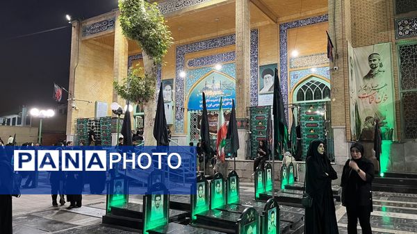 نوجوانان تهرانی هم‌نوا با اسرای کربلا به سوگ امام حسین (ع) نشستند