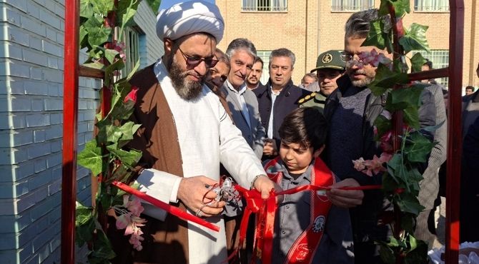 آئین افتتاح چمن مصنوعی دبستان شهید شیرزاد و دبستان ولیعصر (عج) شهرستان اهر