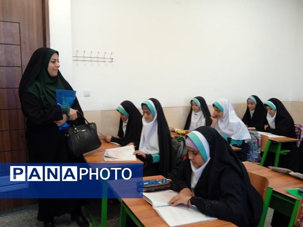 بازدید مسئولان آموزش و پرورش استان یزد از واحدهای آموزشی خاتم 