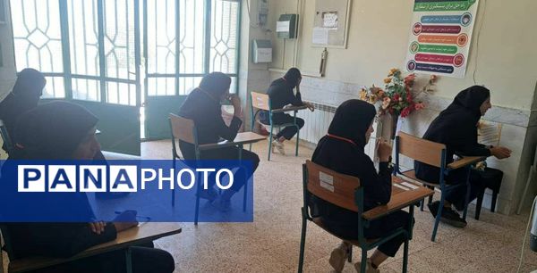 رقابت دانش‌آموزان میانکوه در امتحانات نوبت دوم