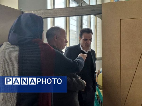 بازدید رئیس آموزش‌ و پرورش ناحیه ۲ از دبیرستان رحمت آیین یک