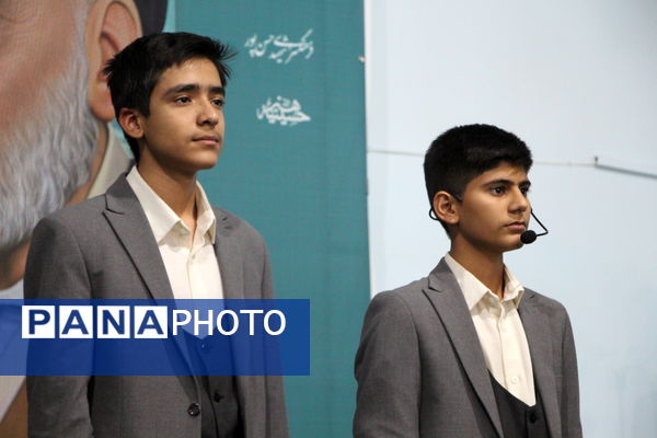 رونمایی از کتاب «علاقه‌بند مردم» در یزد 