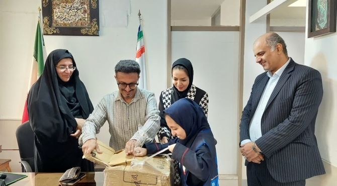 استاندار اصفهان به وعده خود به دانش آموز خبرنگار روشندل عمل کرد