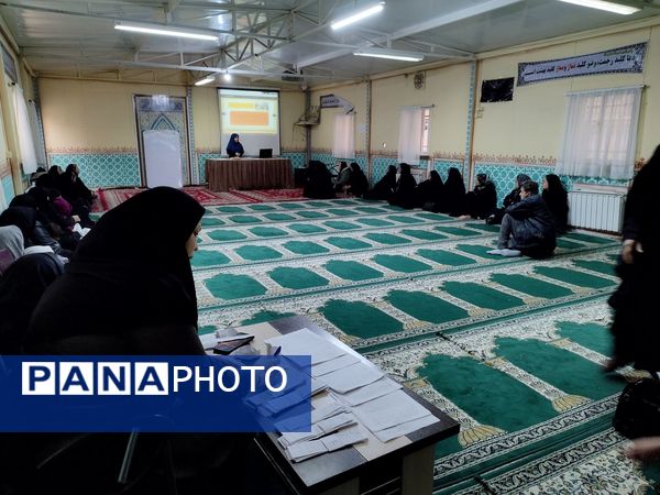 جلسه آموزش خانواده در دبیرستان میرزا جعفر سروقد مشهد مقدس 