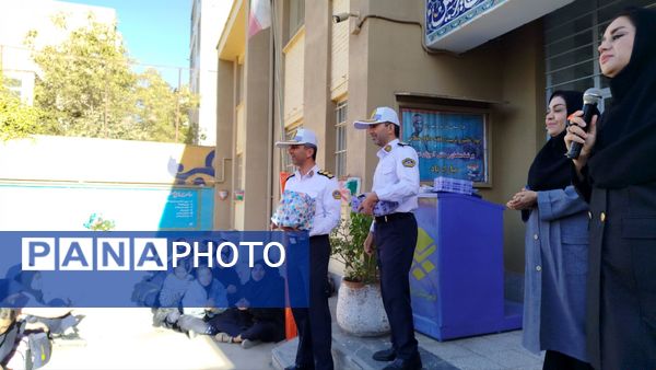 گرامیداشت هفته نیروی انتظامی در دبیرستان دخترانه پیرایش یک
