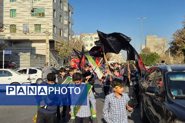 نوجوانان فاطمی از دبیرستان تا مسجد جامع