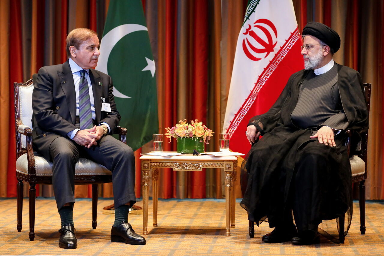 نخست وزیر پاکستان برای شرکت در مراسم تشییع پیکر رئیس‌جمهور امروز به ایران می‌آید 