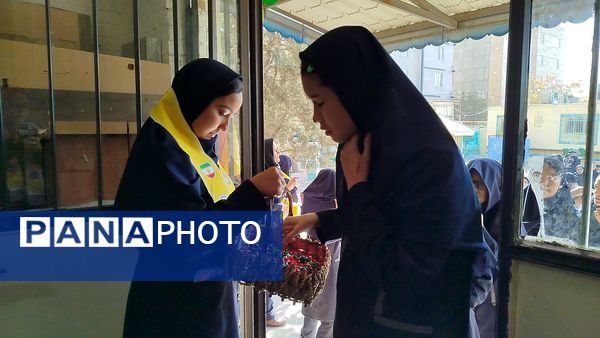 جشن‌ روز‌ دانش‌ آموز‌ در‌ دبیرستان‌ عطیه