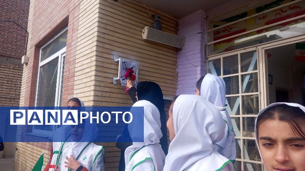 گلریزان مزار شهدا و نواختن زنگ انقلاب در دیواندره