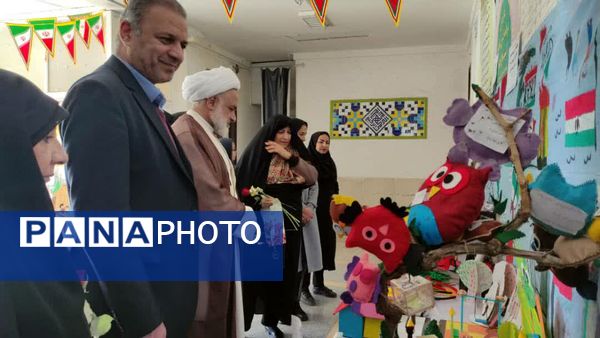 برگزاری مراسم زنگ انقلاب همزمان با سراسر کشور در مدارس ناحیه 2 شیراز 
