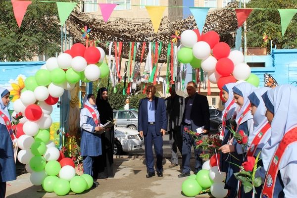 مراسم نمادین آیین بازگشایی مدارس در دبیرستان شاهد خیر سجادیه 