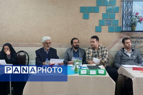 نشست تخصصی کارشناسان فنی و حرفه ای و کاردانش استان تهران در اسلامشهر