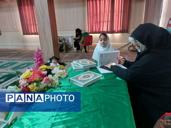 برگزاری مسابقات قرآن عترت و نماز در مدرسه شاهد حضرت معصومه (س)