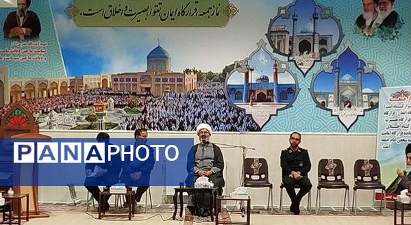 دیدار فرماندهان بسیج دانش آموزی مدارس کاشمر با امام‌ جمعه شهرستان