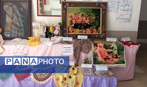 نمایشگاه آثار هنری معلمان دبیرستان جفایی در هفته معلم
