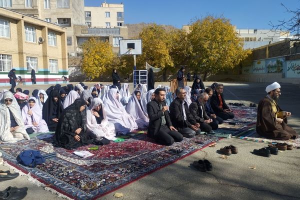 سجده‌ای برای آبادی