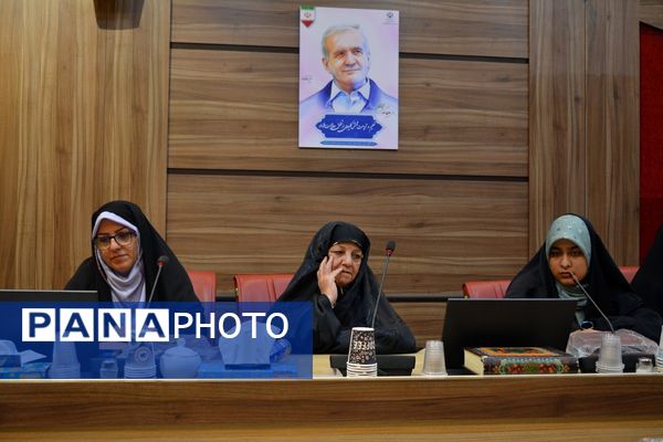 بدرقه دانش‌آموزان عمره‌گزار دختر شهرستان‌های استان تهران