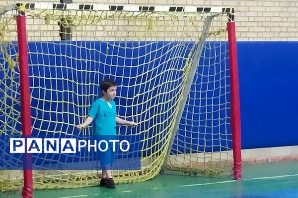 پدر و پسر در میدان ورزش؛ شور و نشاط ورزشی در مدرسه علامه طباطبایی پیشوا
