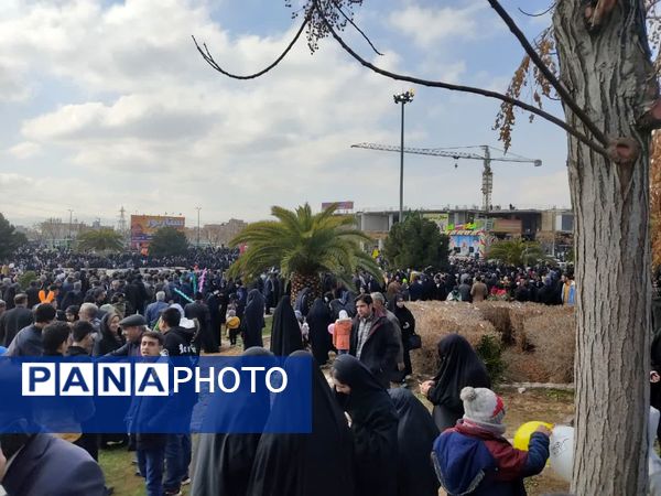 حضور مردم دارالمؤمنین کاشان در یوم الله ۲۲ بهمن