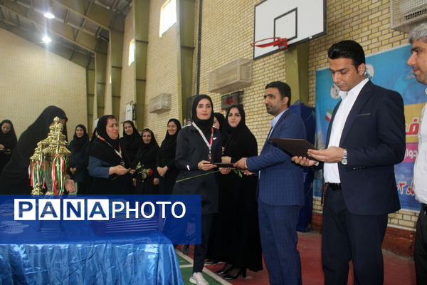 مسابقات تنیس روی میز فرهنگیان یادواره شهدای تربیت‌بدنی در سالن آزادگان استان بوشهر 
