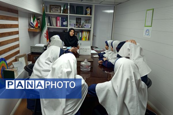 تمرین مسئولیت پذیری و گسترش فرهنگ مشارک جویی با جلسه شورای دانش آموزی