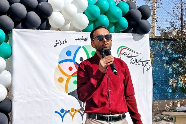 آیـنـده‌سـازان فیـروزکـــوه در میـدان رقابـت ورزشــی دبـسـتــان پـیـامبـر اعـظـم(ص)