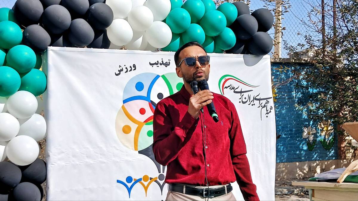 آیـنـدهسـازان فیـروزکـــوه در میـدان رقابـت ورزشــی دبـسـتــان پـیـامبـر اعـظـم(ص)