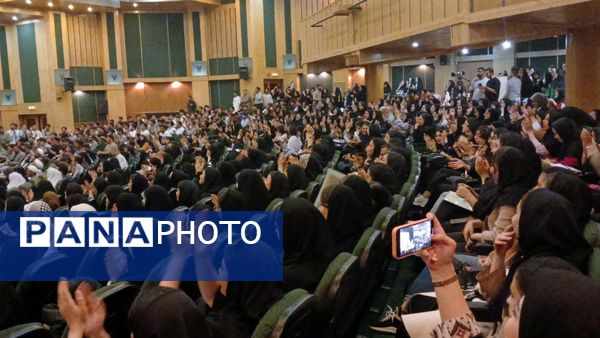 جشن بزرگ ازدواج دانشجویی در دانشگاه آزاد اسلامی واحد کرج