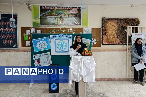 افتتاحیه طرح سفیران سلامت فیروزکوه همراه با اهدای کارت و توزیع مکمل
