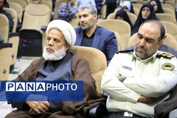 جلسه گرامیداشت و تجلیل از پدران و مادران شهدا 
