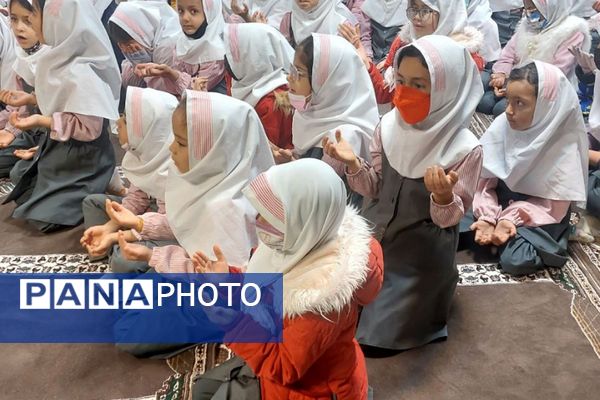 استقبال پرشور دانش‌آموزان دبستان صدیقه کبری(س)از خادمان رضوی در "چهارشنبه‌های امام رضایی"