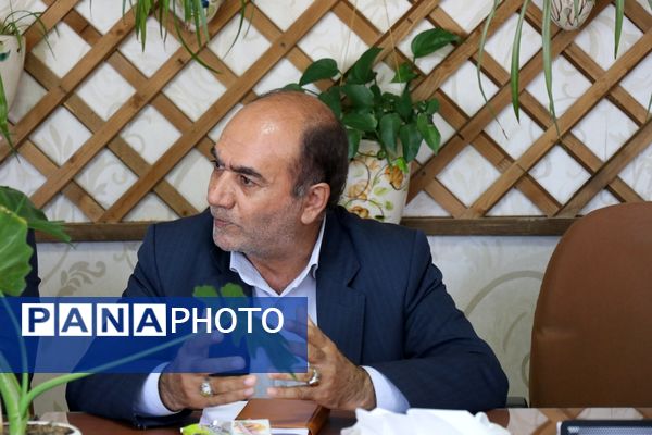 نشست هم‌اندیشی معاونت پرورشی و فرهنگی اداره‌کل آموزش و پرورش با ناحیه 4 مشهد