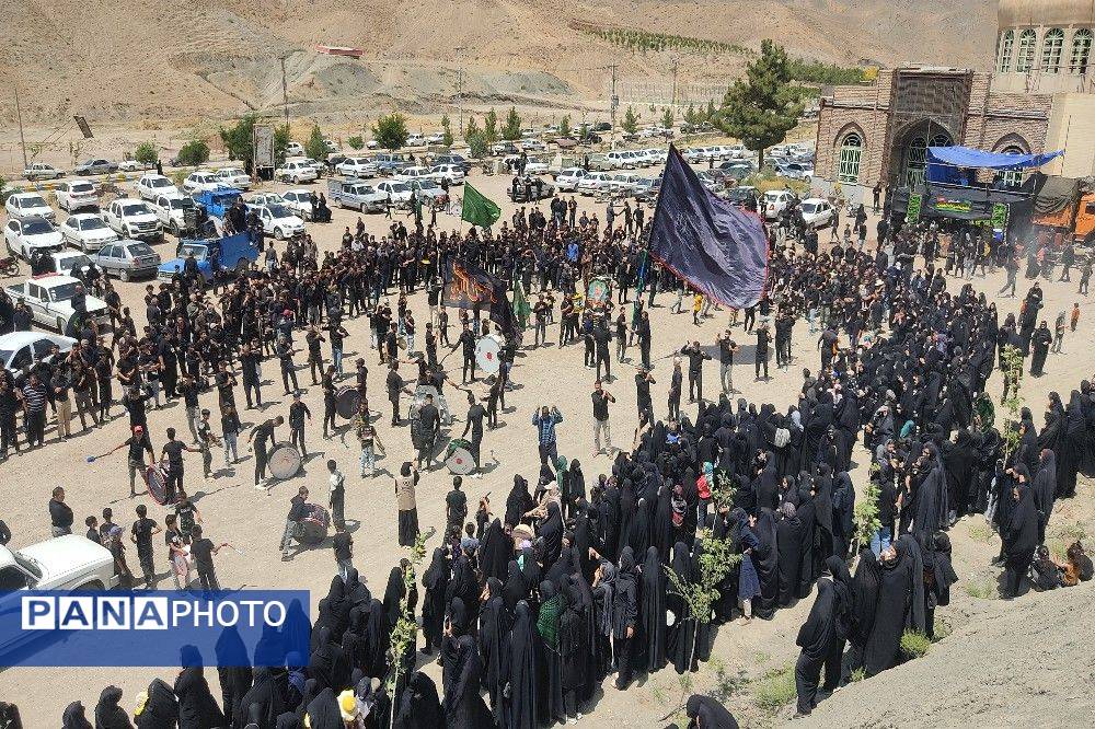 آئین با شکوه عزاداری آقا اباعبدالله الحسین (ع)در روز عاشوراحسینی