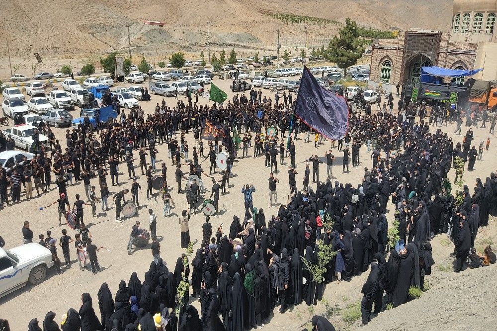 آئین با شکوه عزاداری آقا اباعبدالله الحسین (ع)در روز عاشوراحسینی