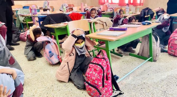 مانورزلزله در دبستان خدیجه کبری ابرکوه