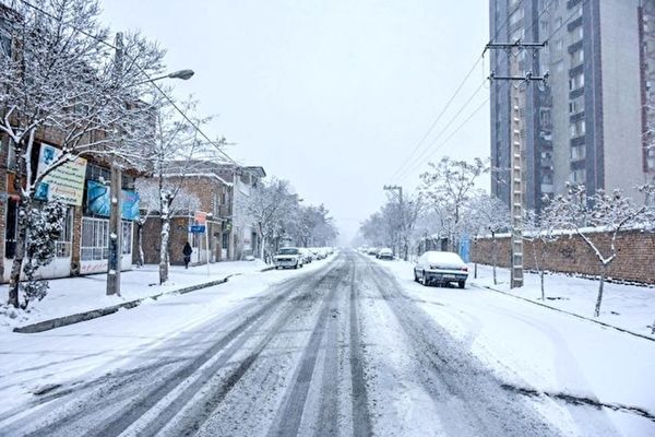 خدمت‌رسانی نیروهای شهرداری تهران پس از بارش برف و باران